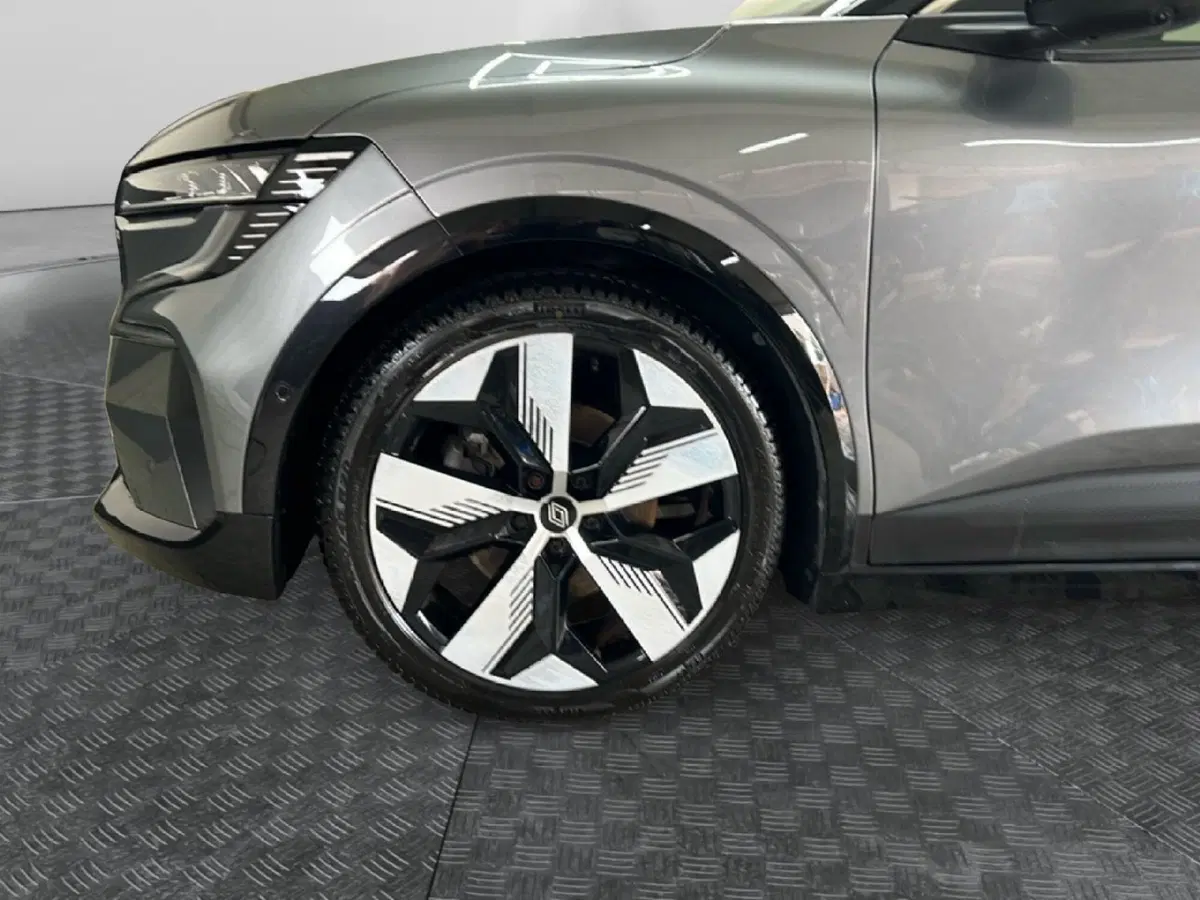 Renault Megane E-Tech Electric usata a Roma (9)
