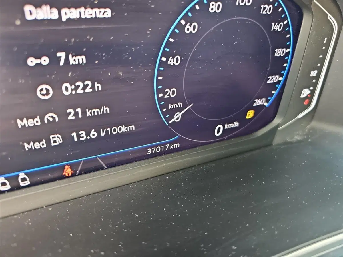 Volkswagen T-Roc usata a Lecco (15)