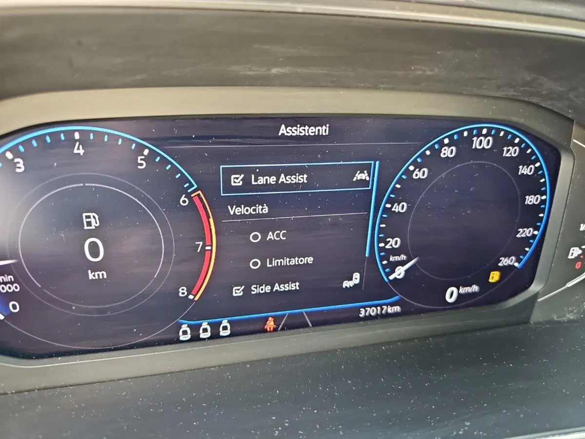 Volkswagen T-Roc usata a Lecco (17)