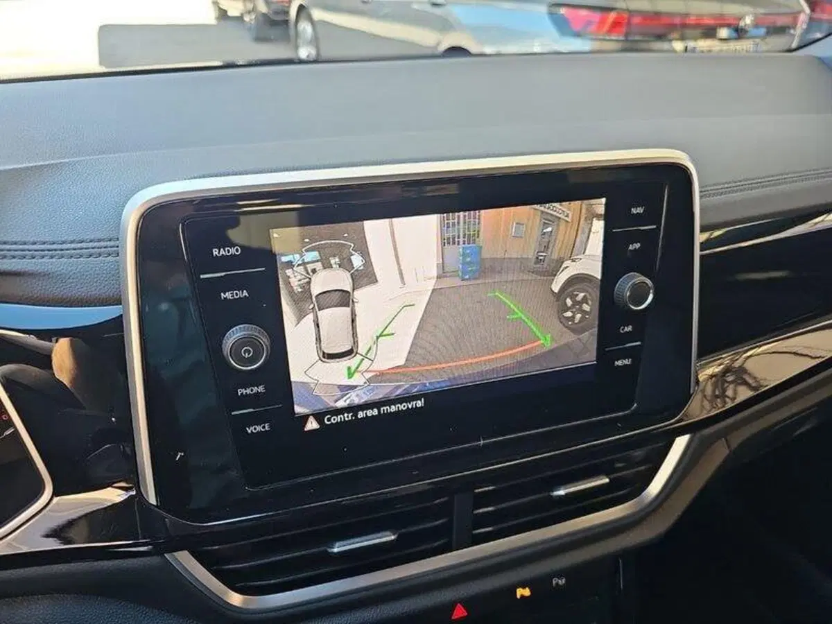 Volkswagen T-Roc usata a Lecco (16)