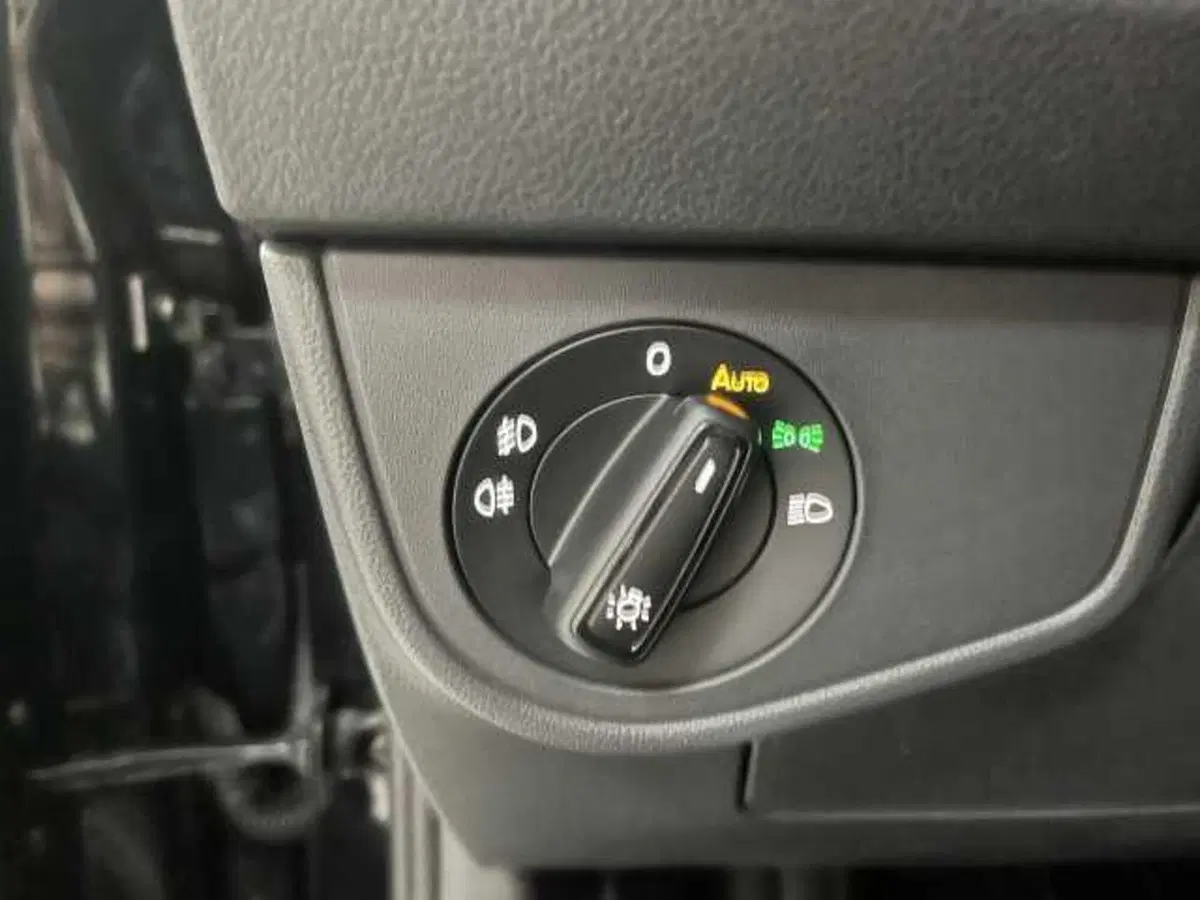 Volkswagen Taigo nuova a Avellino (10)