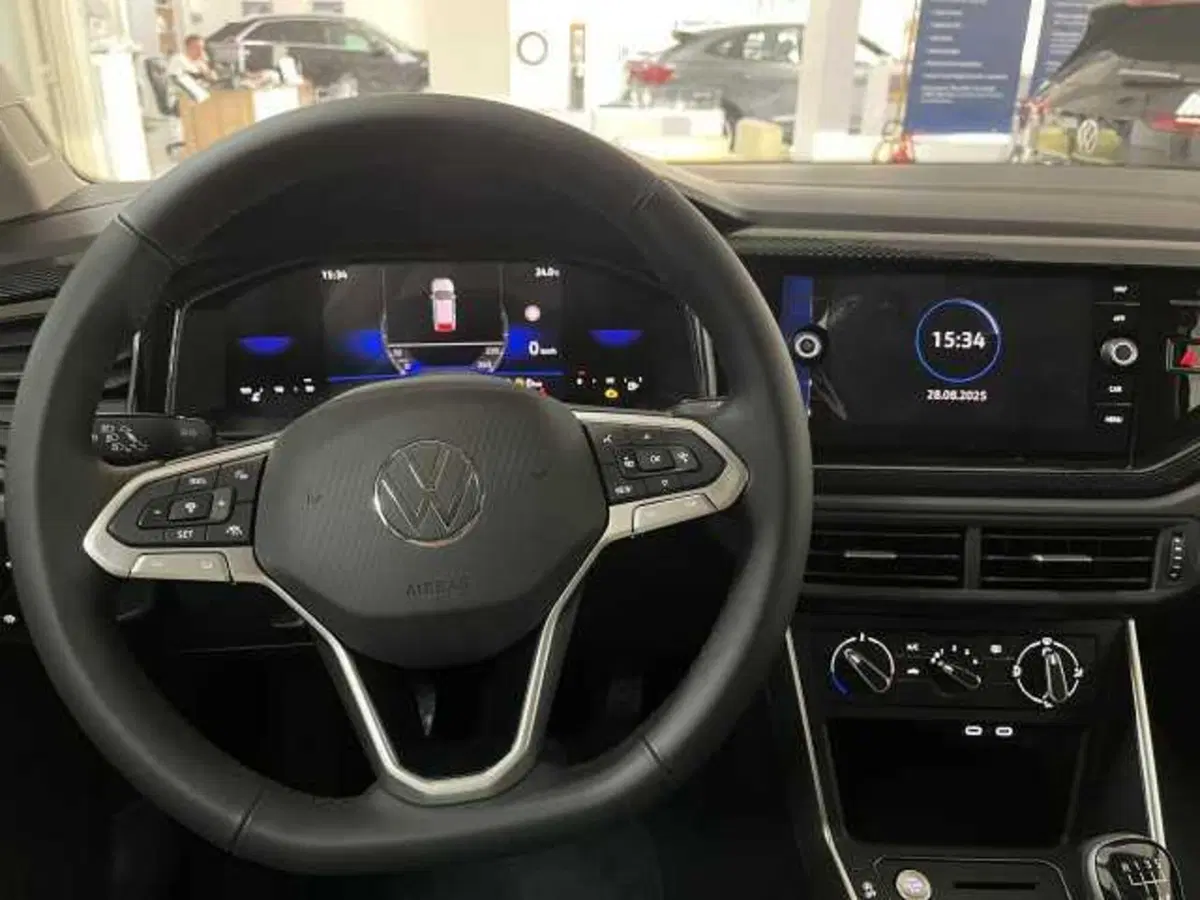 Volkswagen Taigo nuova a Avellino (13)