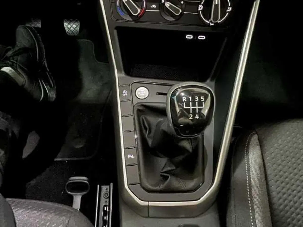 Volkswagen Taigo nuova a Avellino (17)