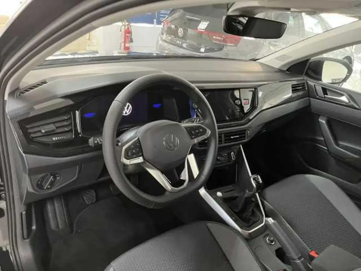 Volkswagen Taigo nuova a Avellino (9)