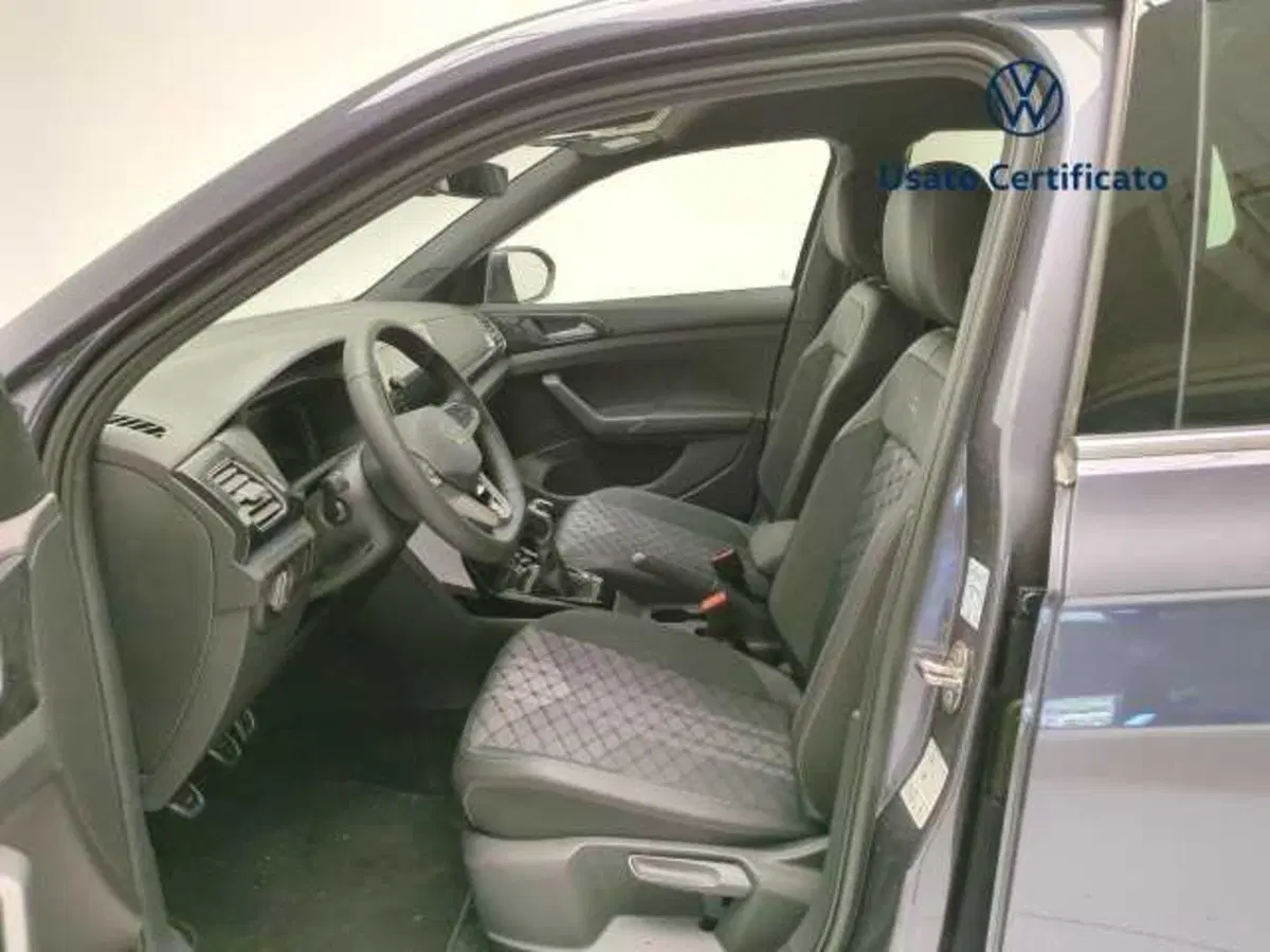 Volkswagen T-Cross nuova a Avellino (17)