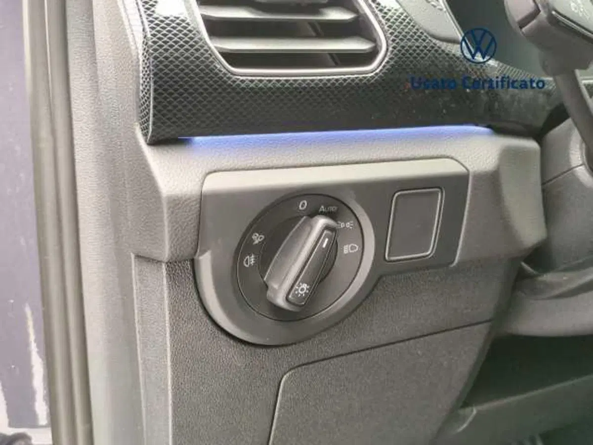 Volkswagen T-Cross nuova a Avellino (19)