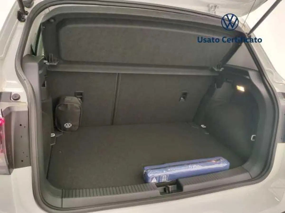 Volkswagen T-Cross nuova a Avellino (12)
