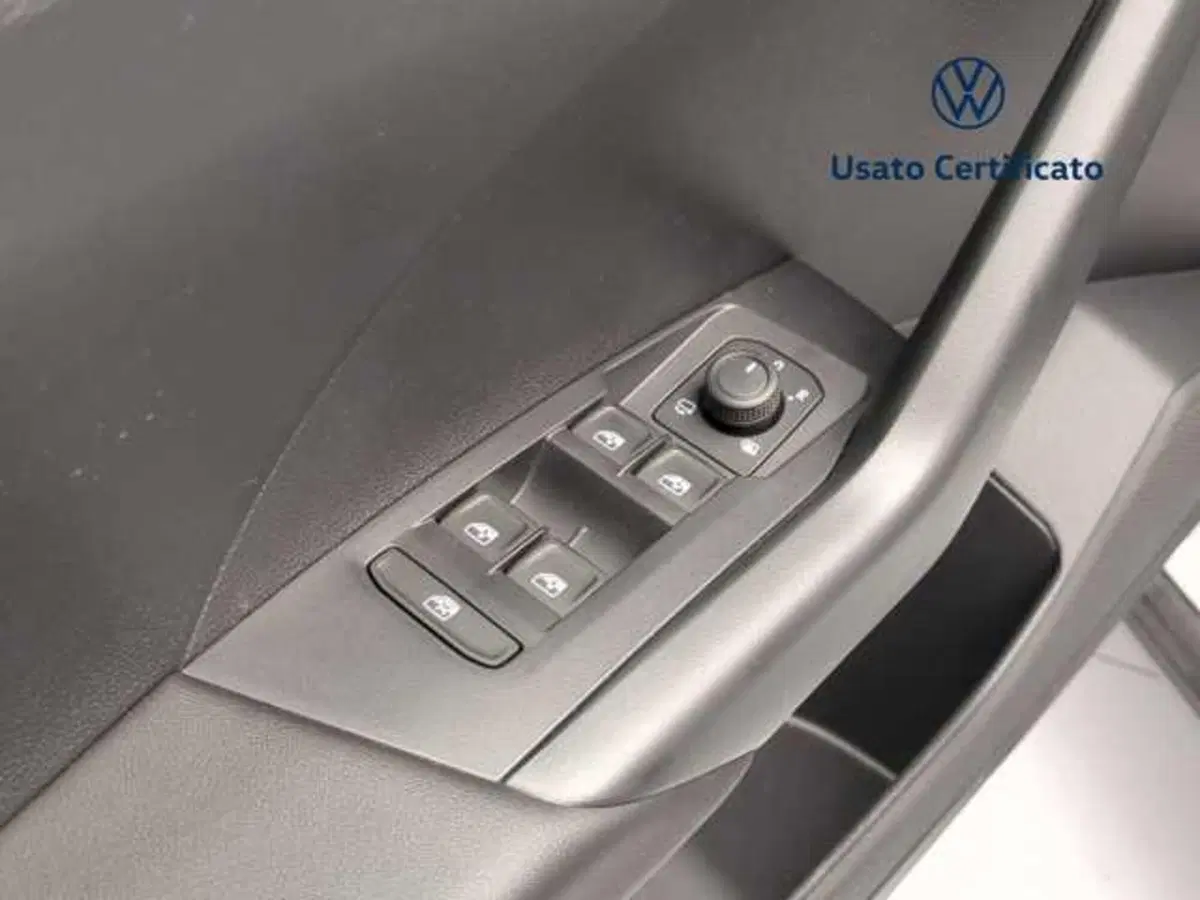 Volkswagen T-Cross nuova a Avellino (14)