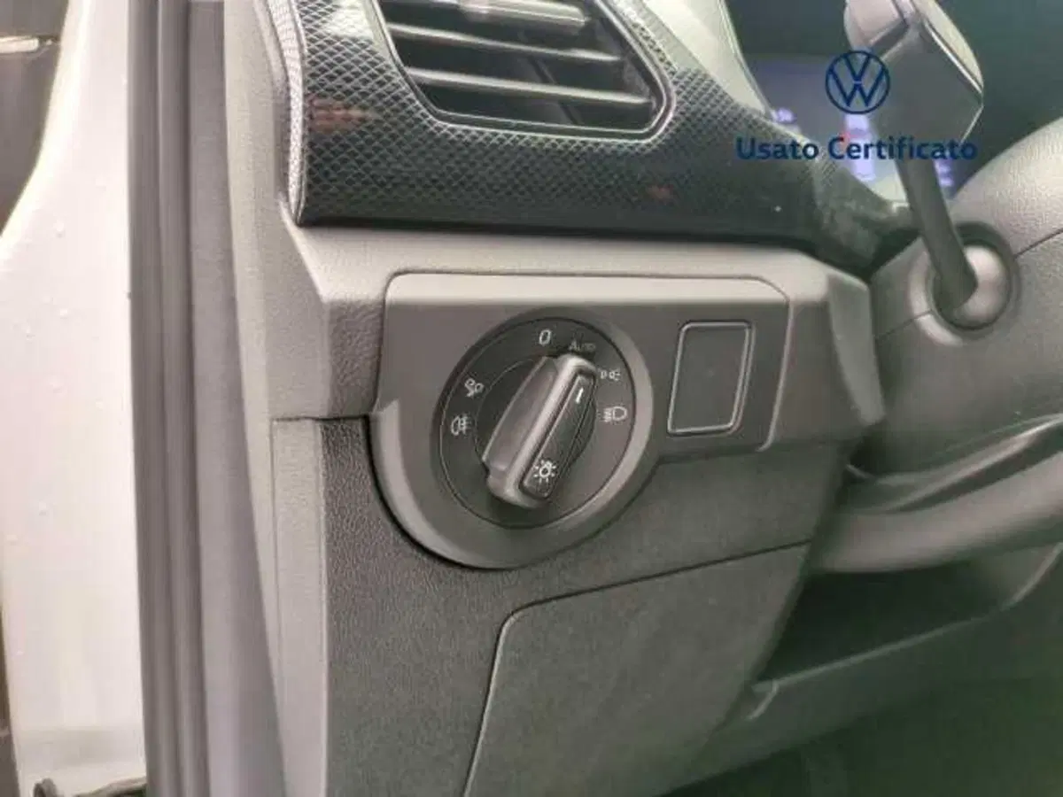 Volkswagen T-Cross nuova a Avellino (17)