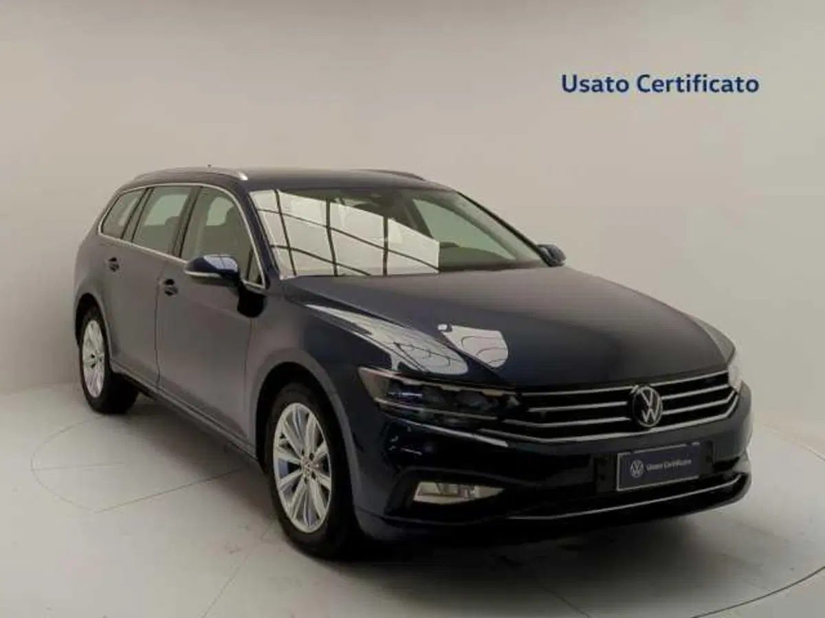 Volkswagen Passat Variant usata a Avellino