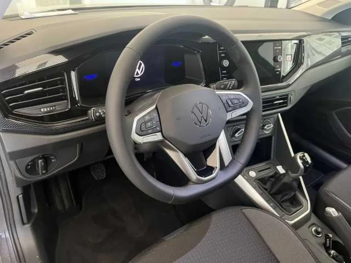 Volkswagen Taigo nuova a Avellino (10)