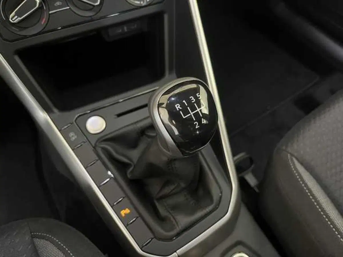 Volkswagen Taigo nuova a Avellino (15)