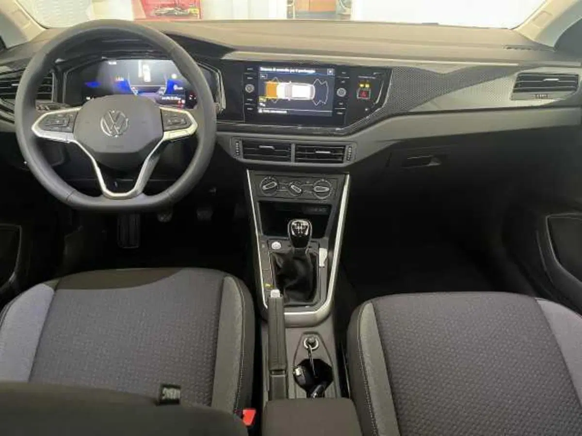 Volkswagen Taigo nuova a Avellino (17)