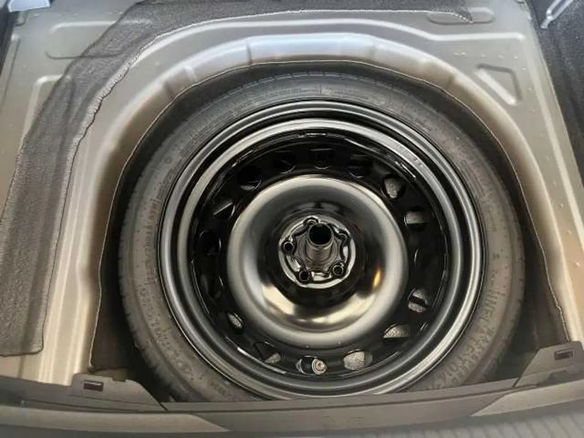 Volkswagen Taigo nuova a Avellino (6)