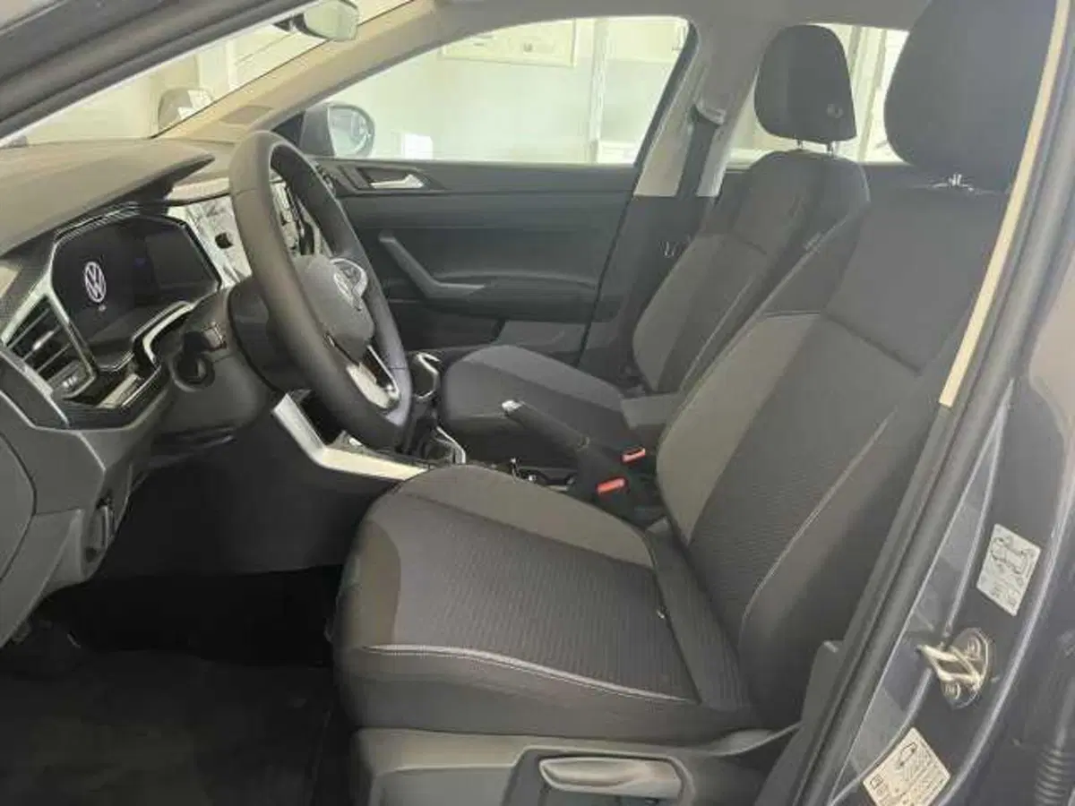 Volkswagen Taigo nuova a Avellino (7)