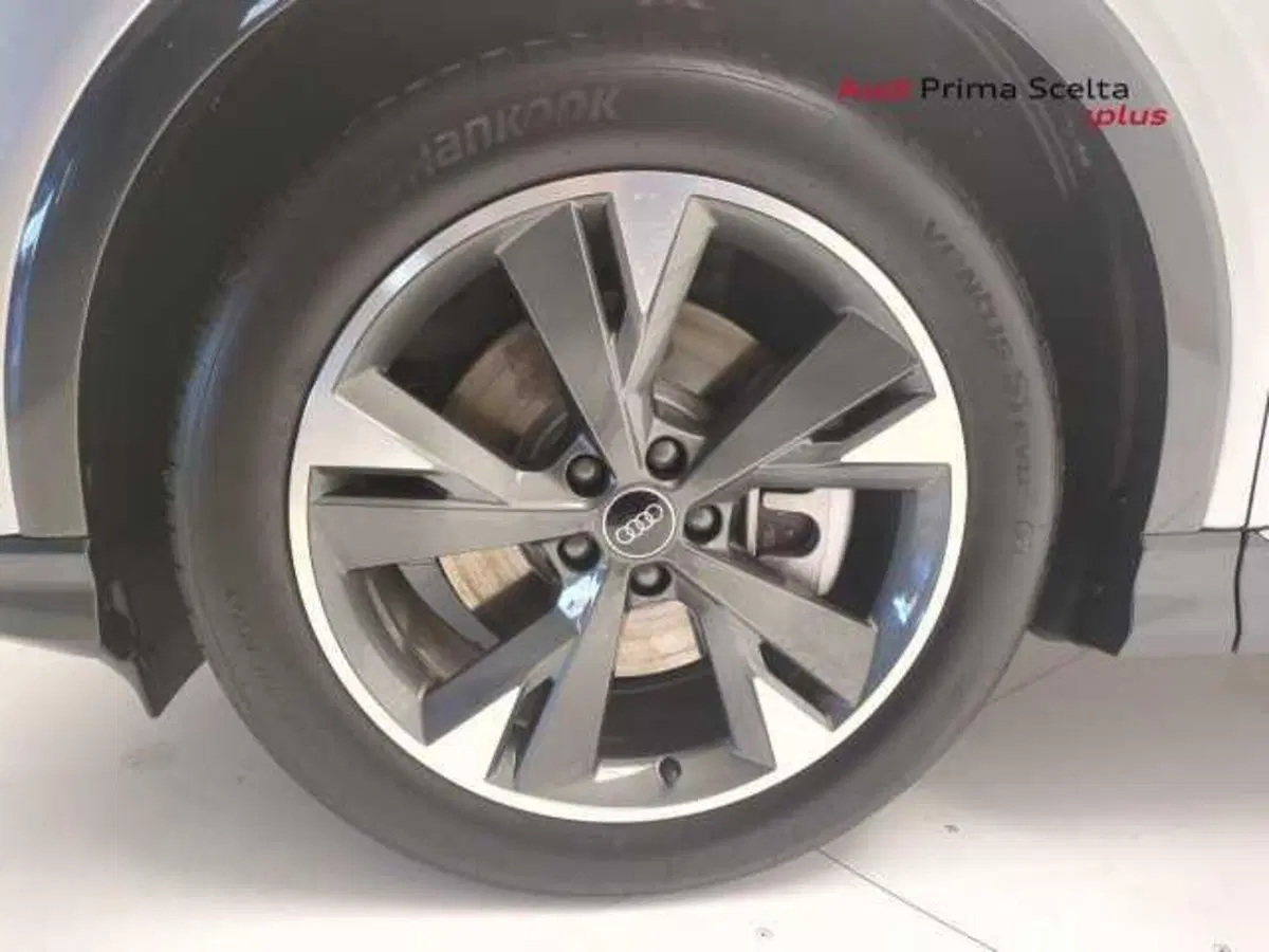 Audi Q4 Sportback usata a Avellino (11)