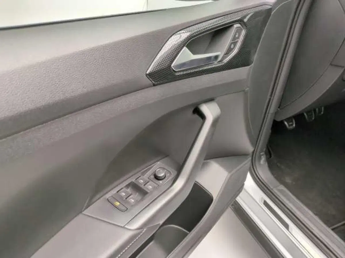 Volkswagen T-Cross nuova a Avellino (17)
