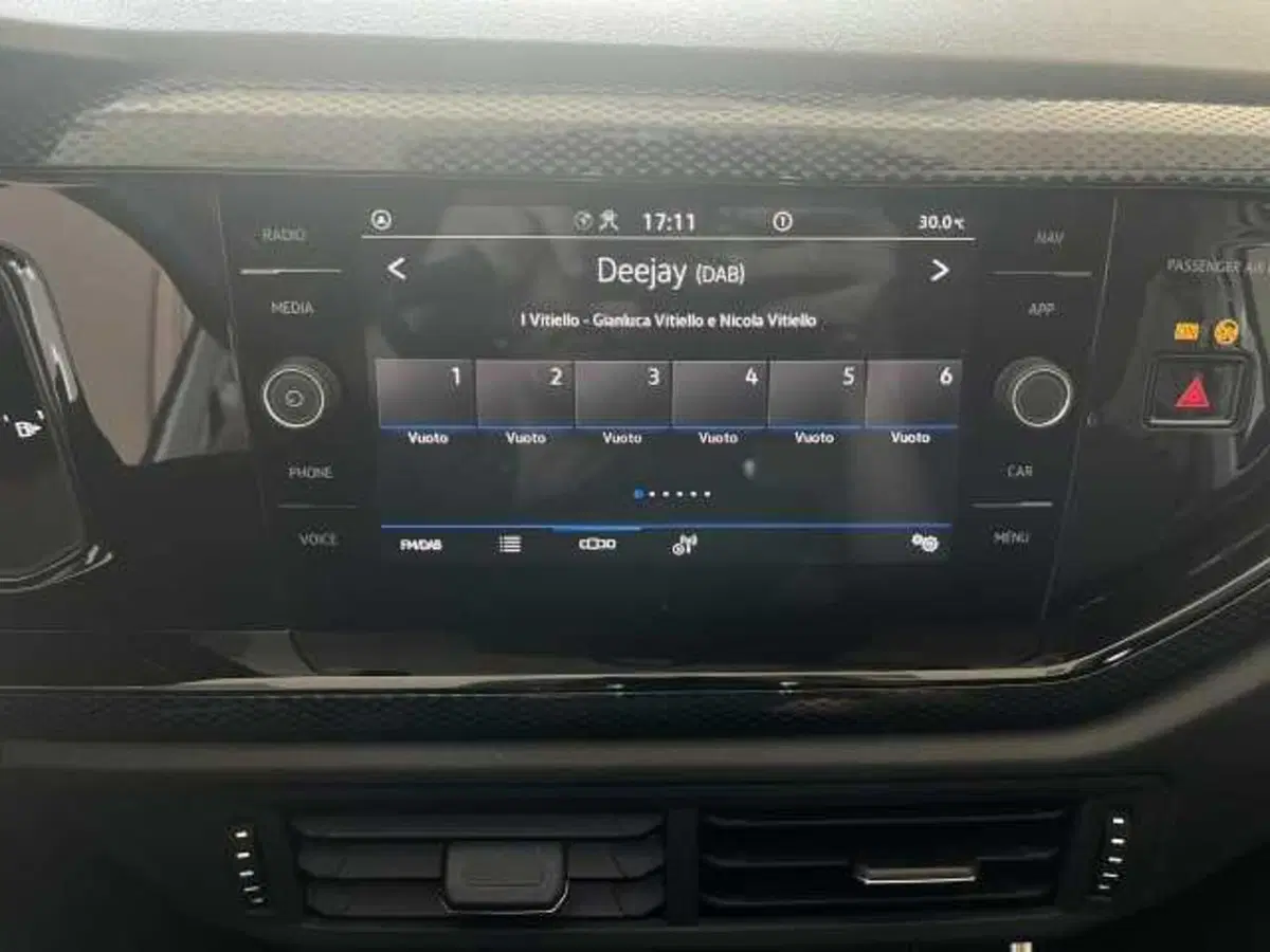 Volkswagen Taigo nuova a Avellino (10)