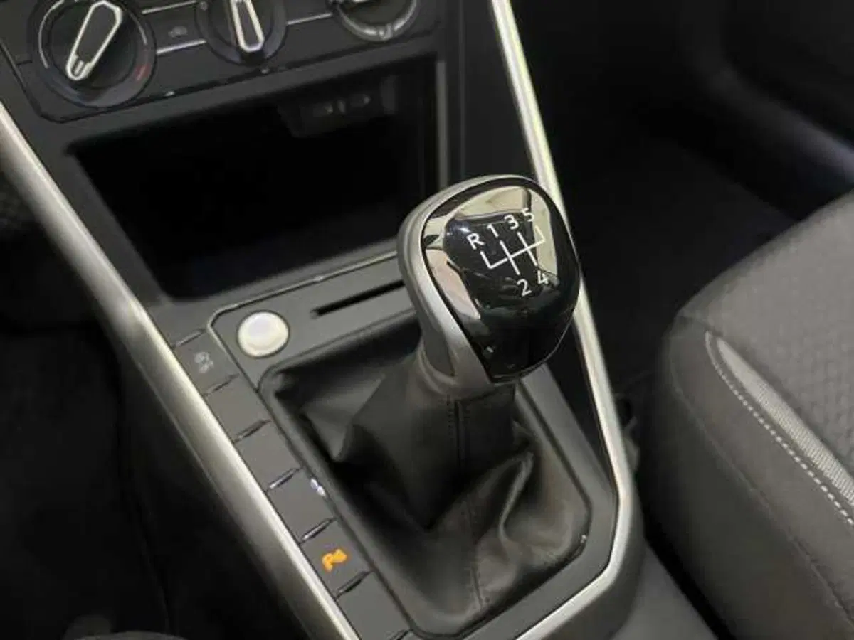 Volkswagen Taigo nuova a Avellino (13)