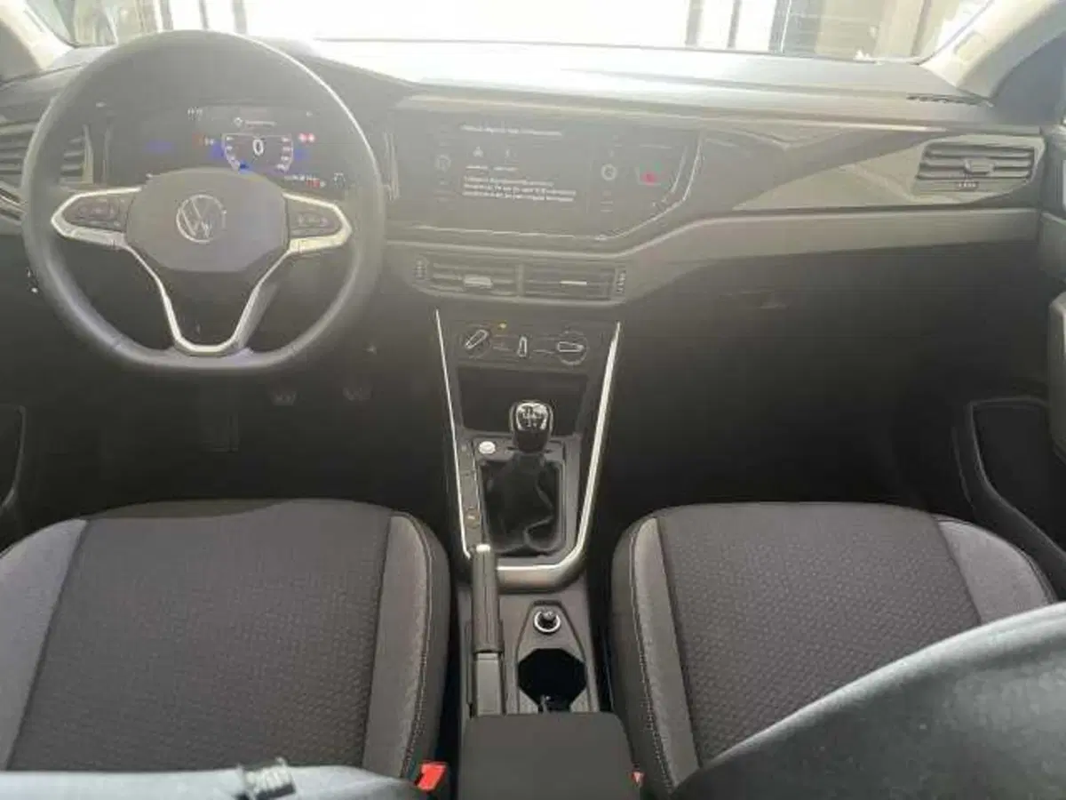 Volkswagen Taigo nuova a Avellino (15)