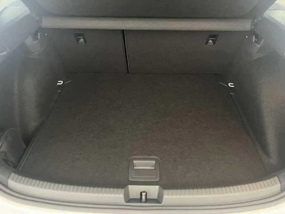 Volkswagen Taigo nuova a Avellino (5)