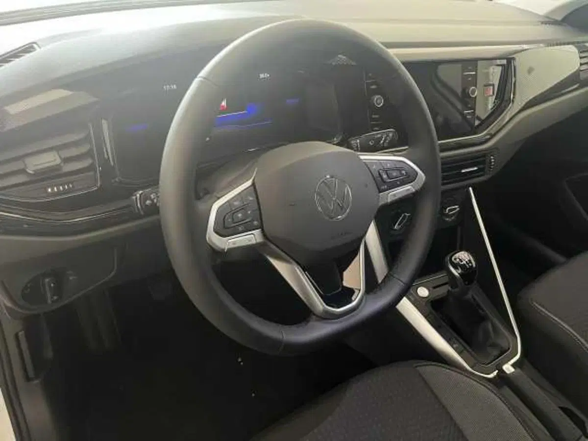 Volkswagen Taigo nuova a Avellino (7)
