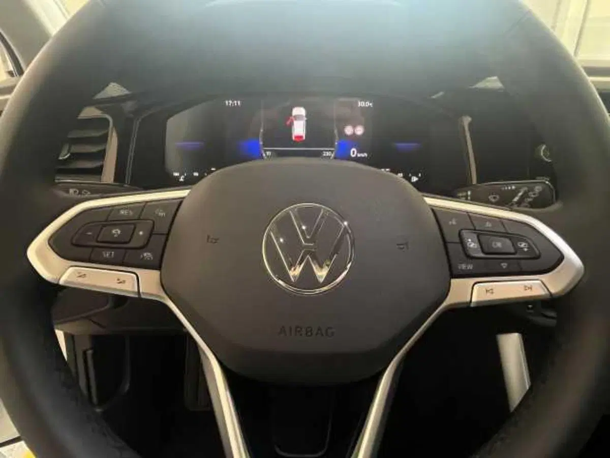 Volkswagen Taigo nuova a Avellino (8)