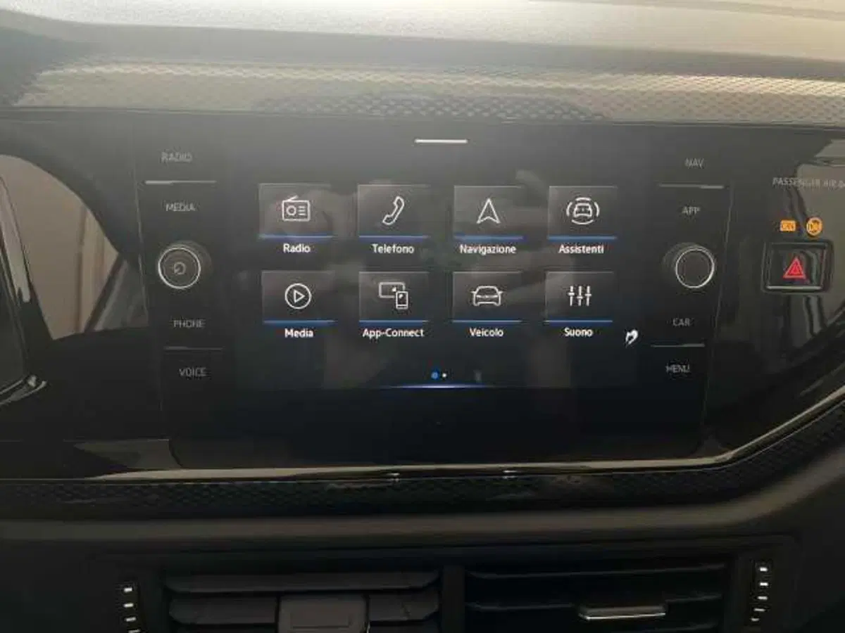 Volkswagen Taigo nuova a Avellino (9)