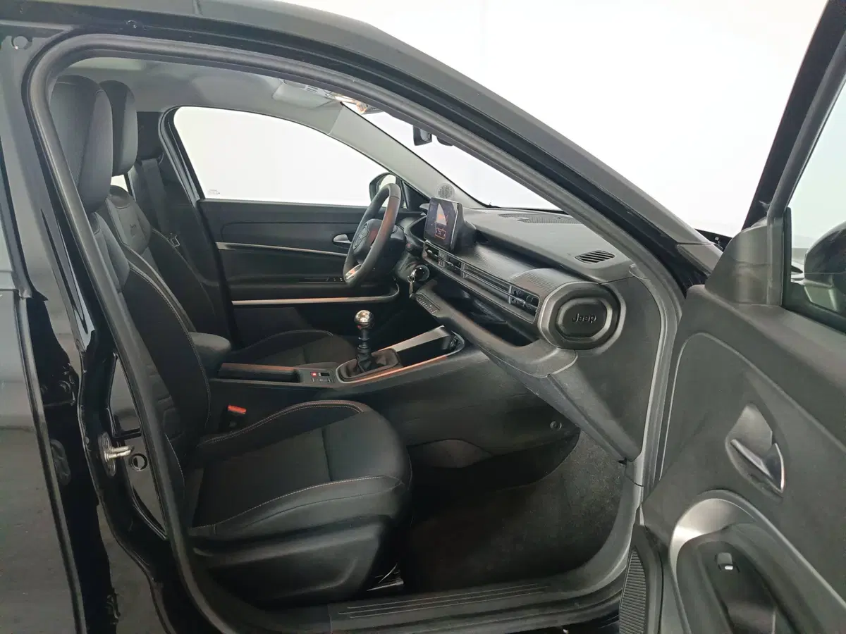 Jeep Avenger usata a Ascoli Piceno (11)