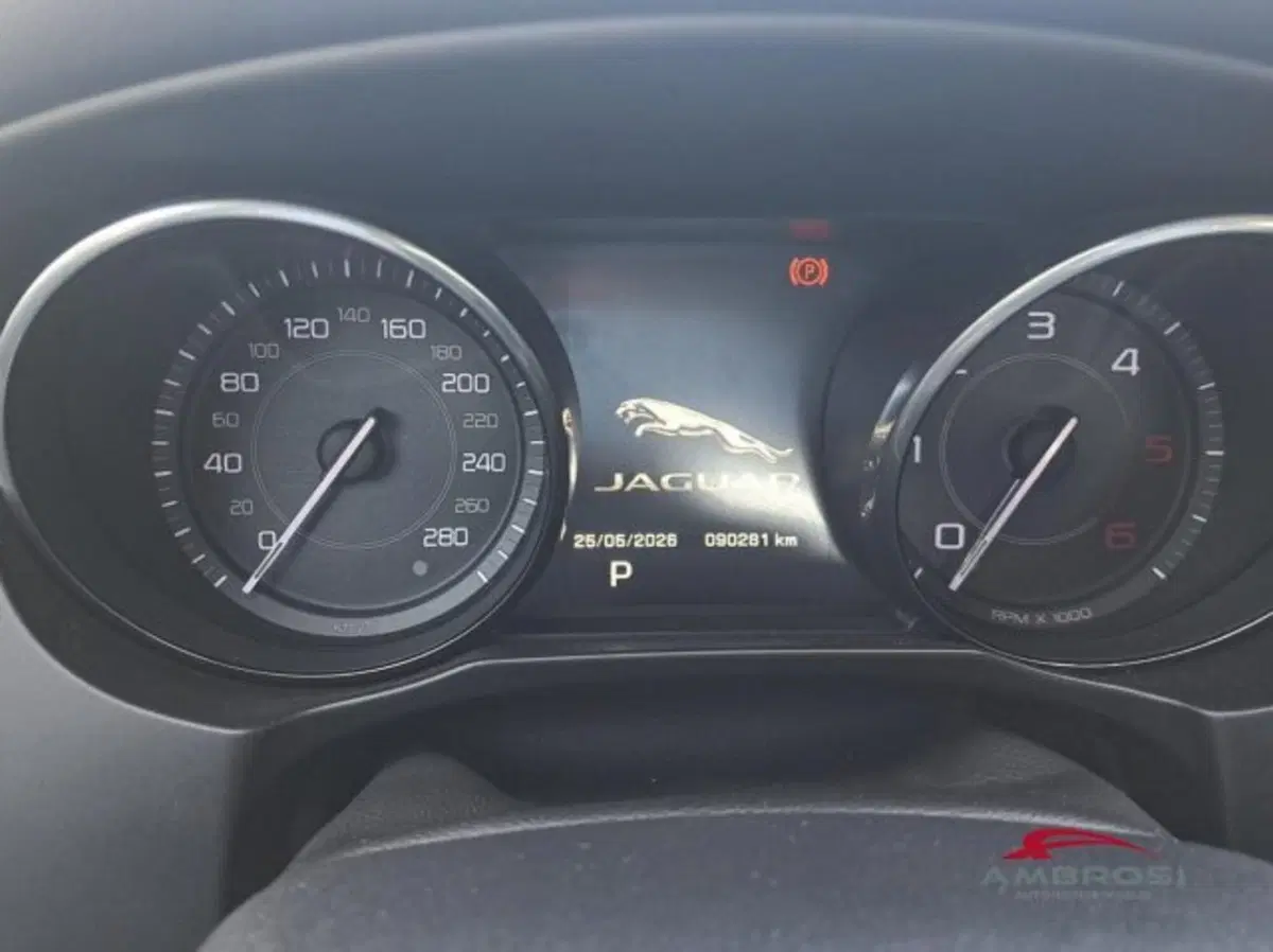 Jaguar XE usata a Perugia (11)