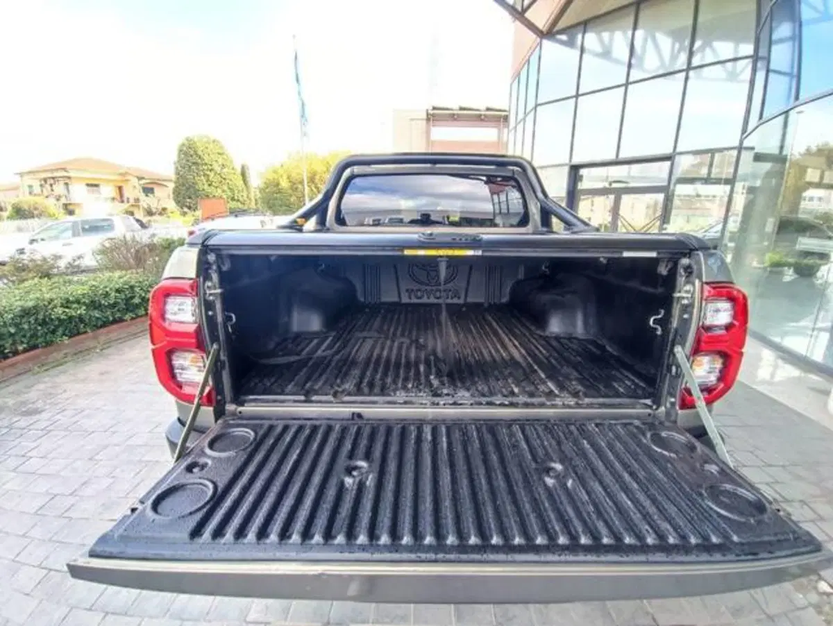 Toyota Hilux usata a Pisa (10)