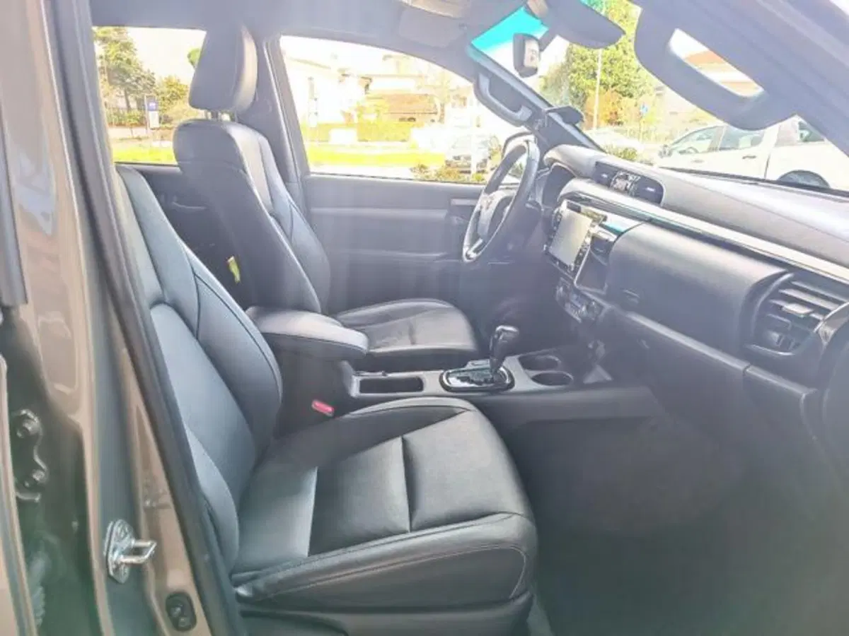 Toyota Hilux usata a Pisa (13)