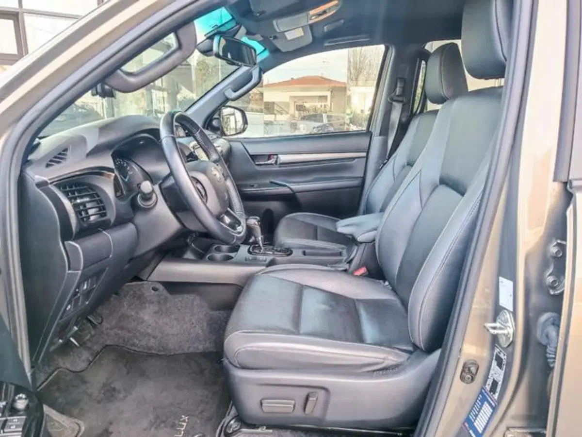Toyota Hilux usata a Pisa (3)