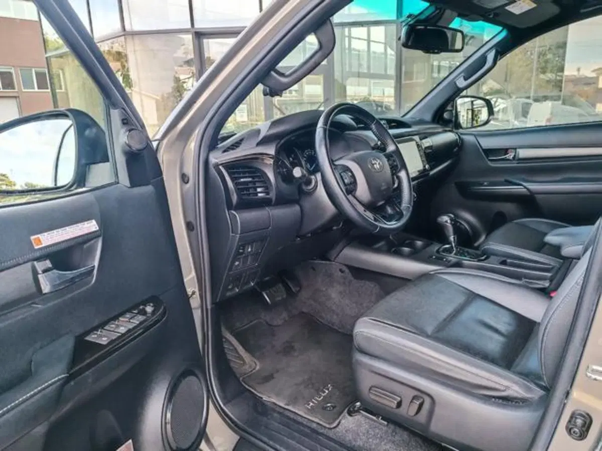 Toyota Hilux usata a Pisa (4)