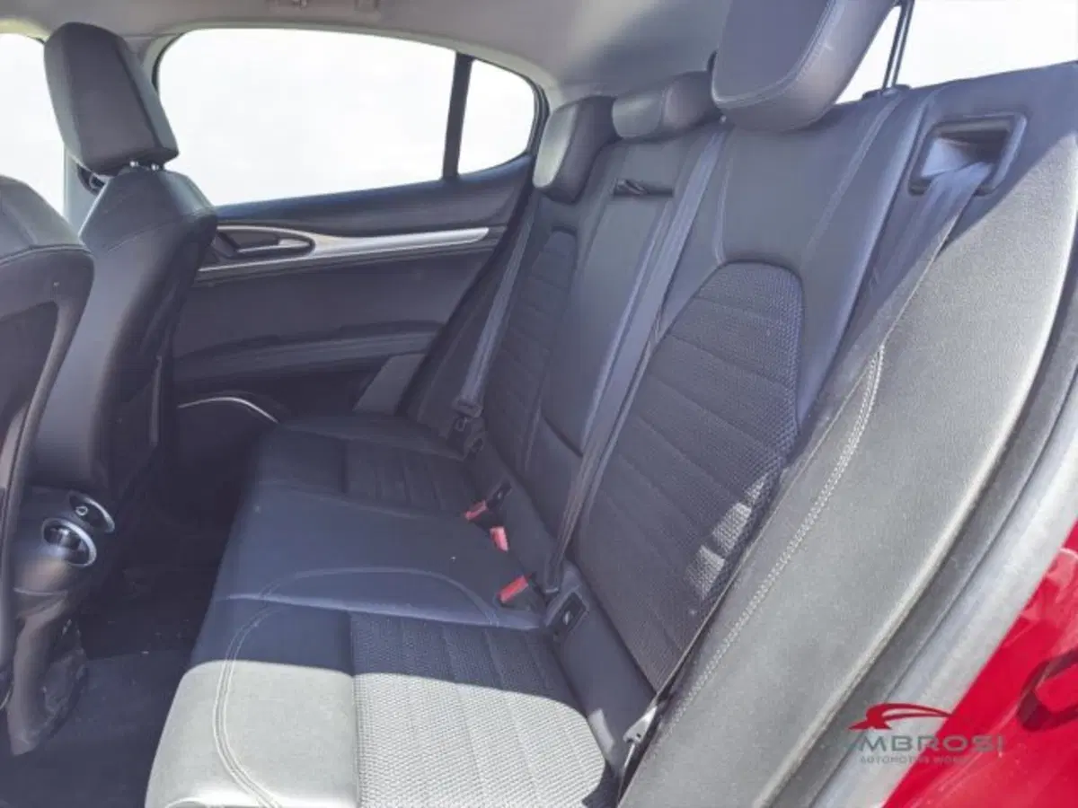 Alfa Romeo Stelvio usata a Perugia (11)
