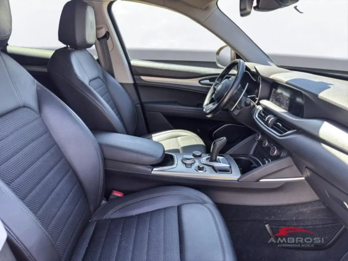 Alfa Romeo Stelvio usata a Perugia (12)