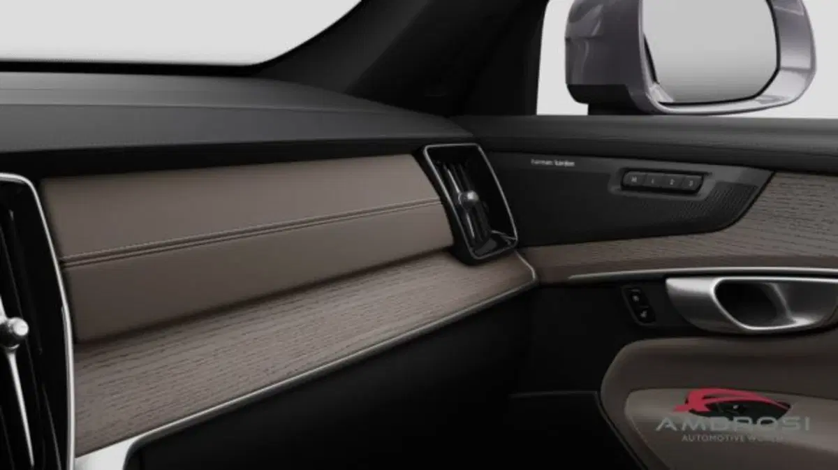 Volvo XC90 nuova a Perugia (14)
