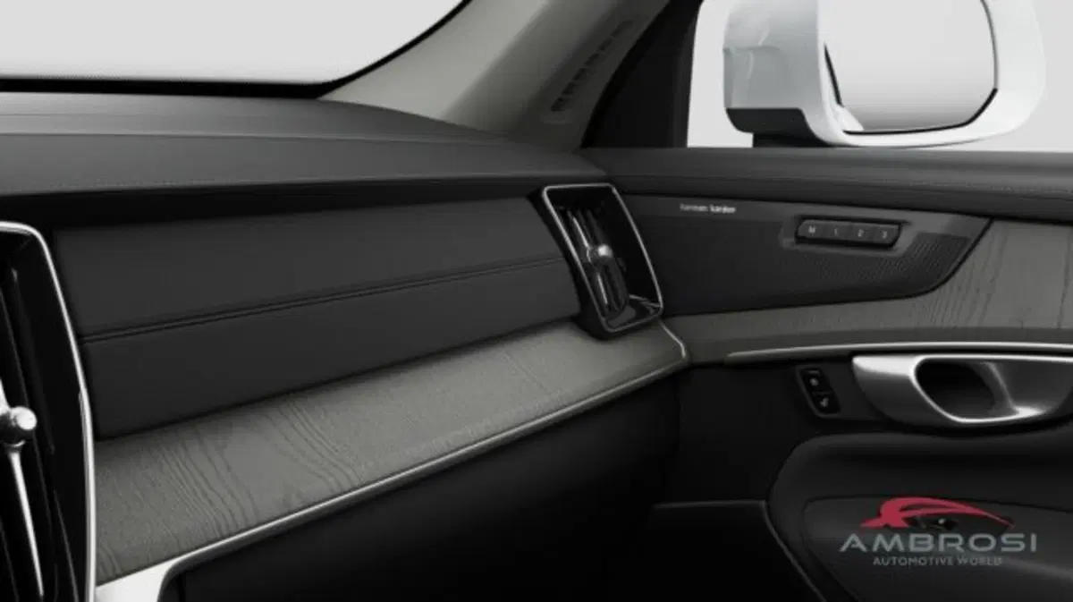 Volvo XC90 nuova a Perugia (14)