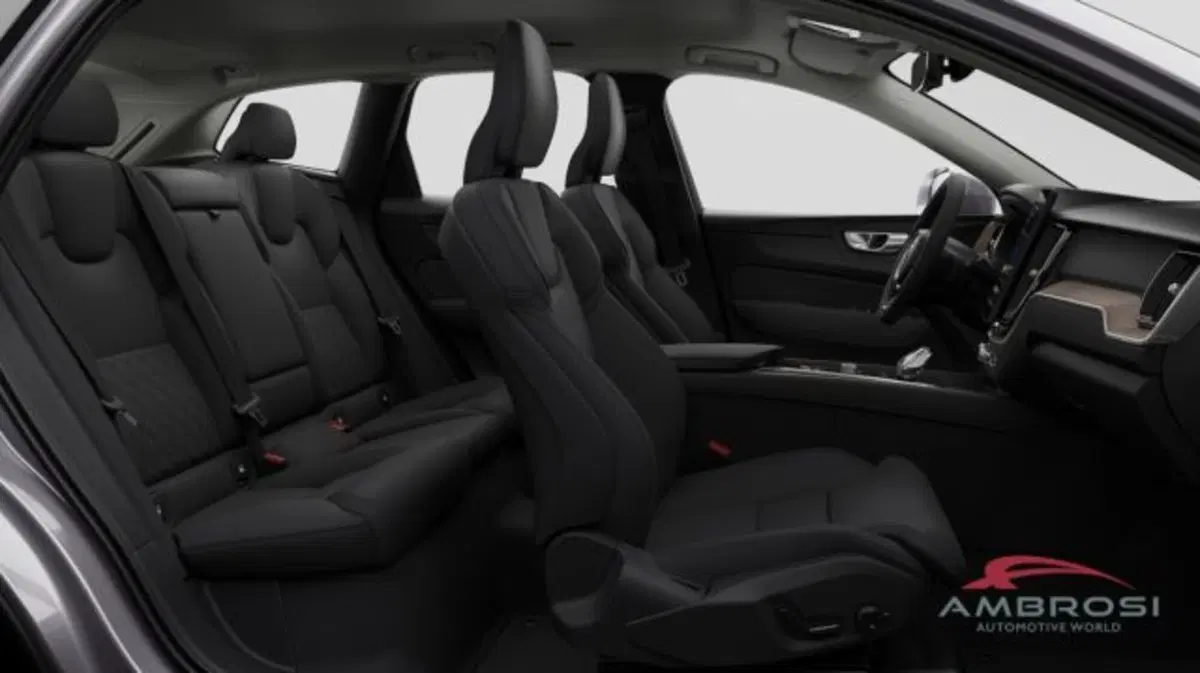 Volvo XC60 nuova a Perugia (13)