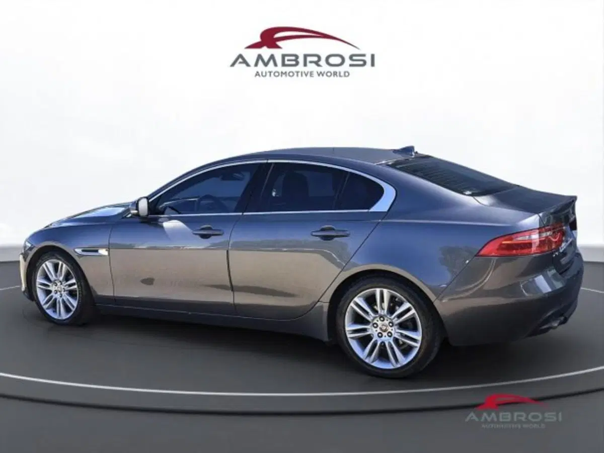 Jaguar XE usata a Perugia (4)