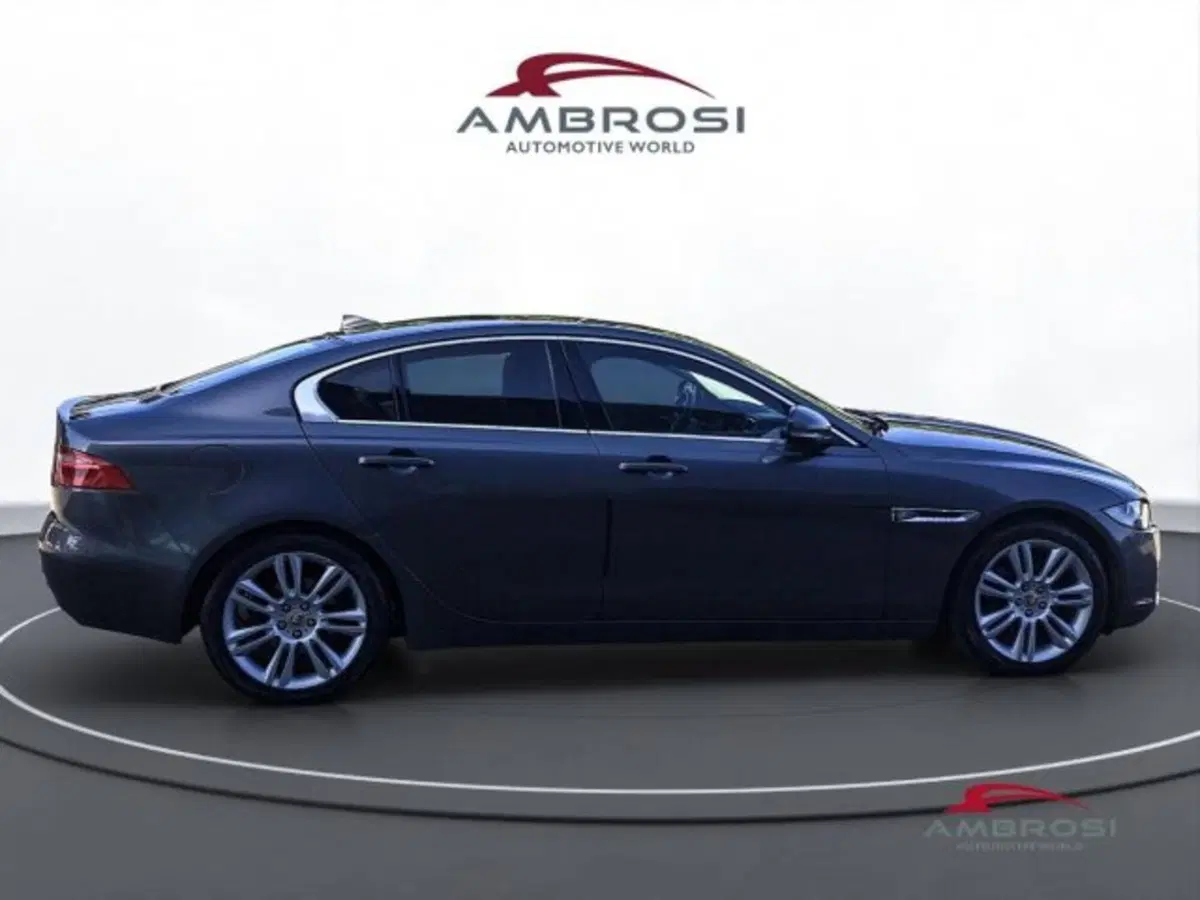 Jaguar XE usata a Perugia (5)