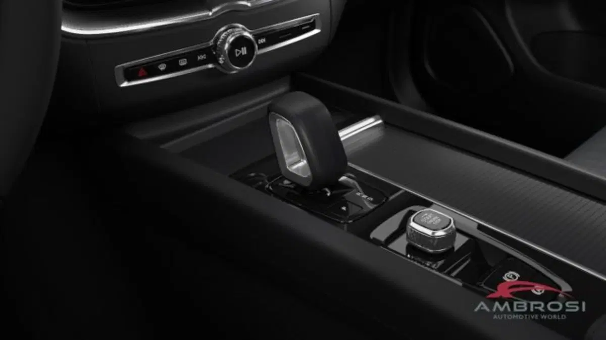 Volvo XC60 nuova a Perugia (15)