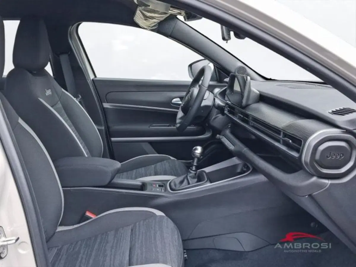 Jeep Avenger nuova a Perugia (12)