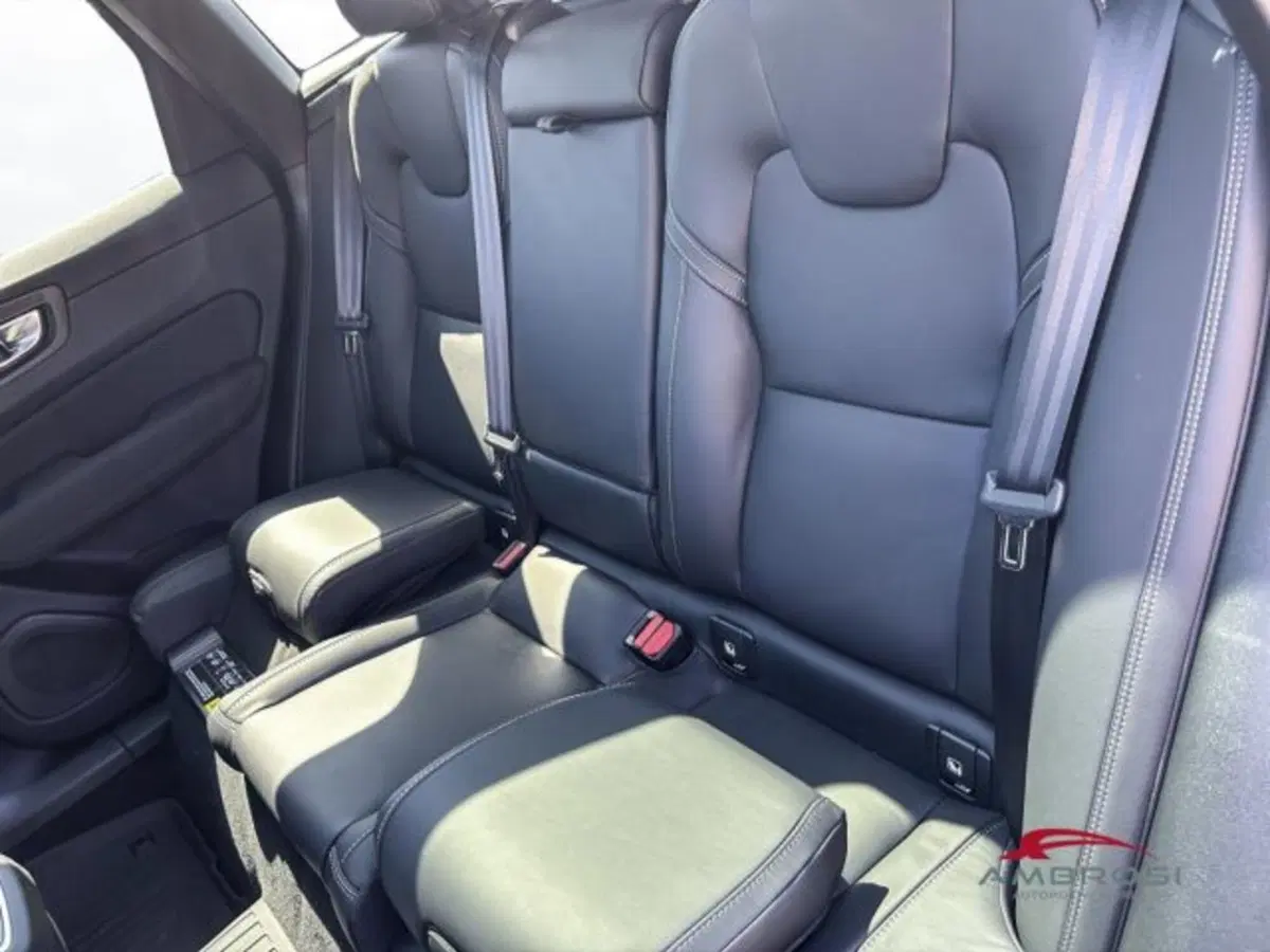 Volvo XC60 nuova a Perugia (10)