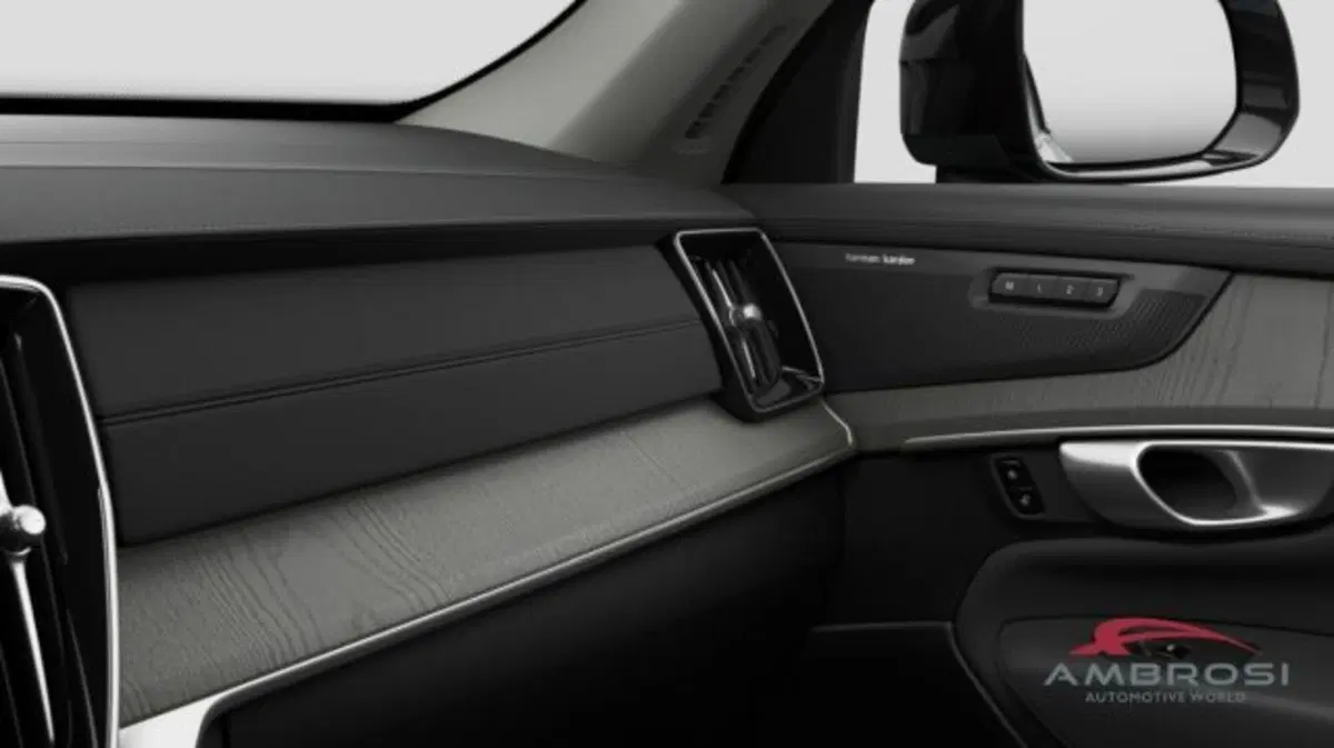 Volvo XC90 nuova a Perugia (14)