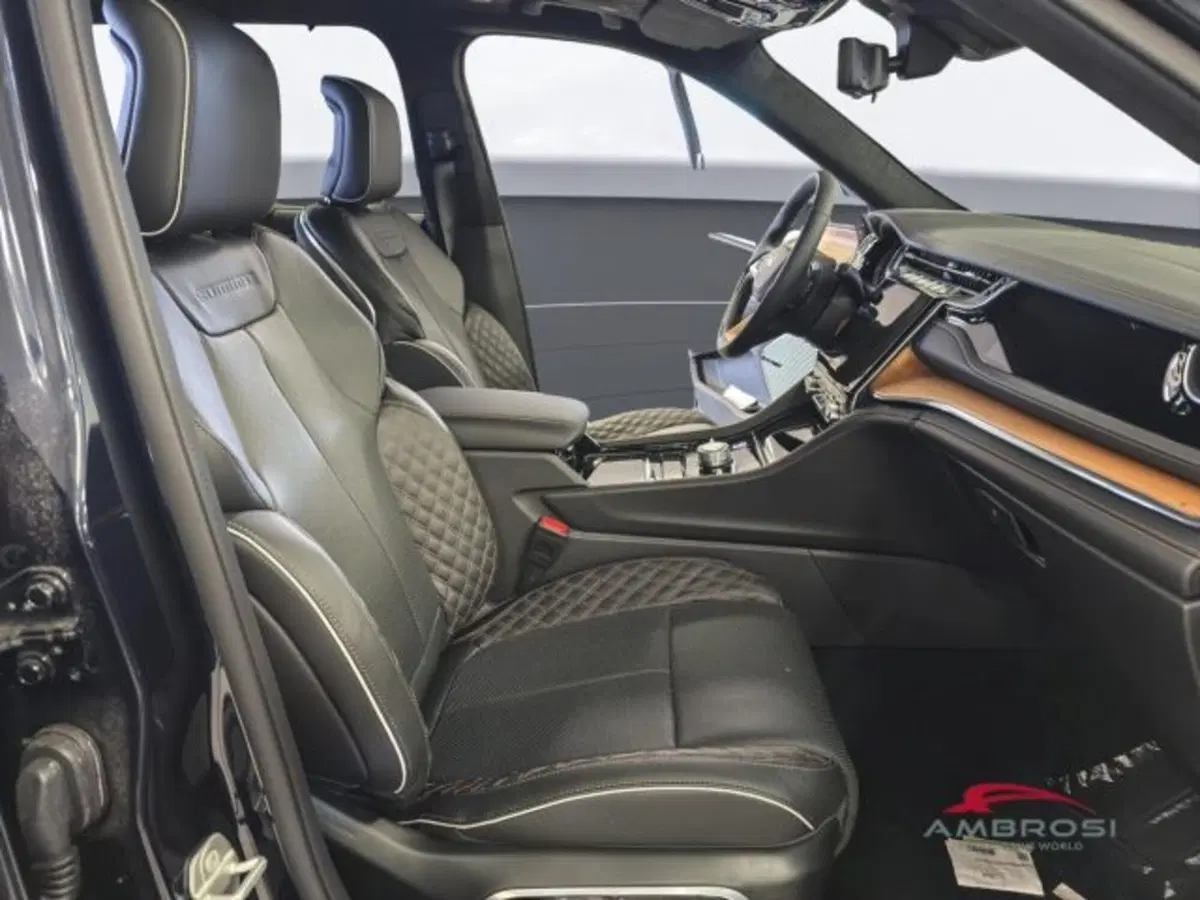 Jeep Grand Cherokee nuova a Perugia (11)