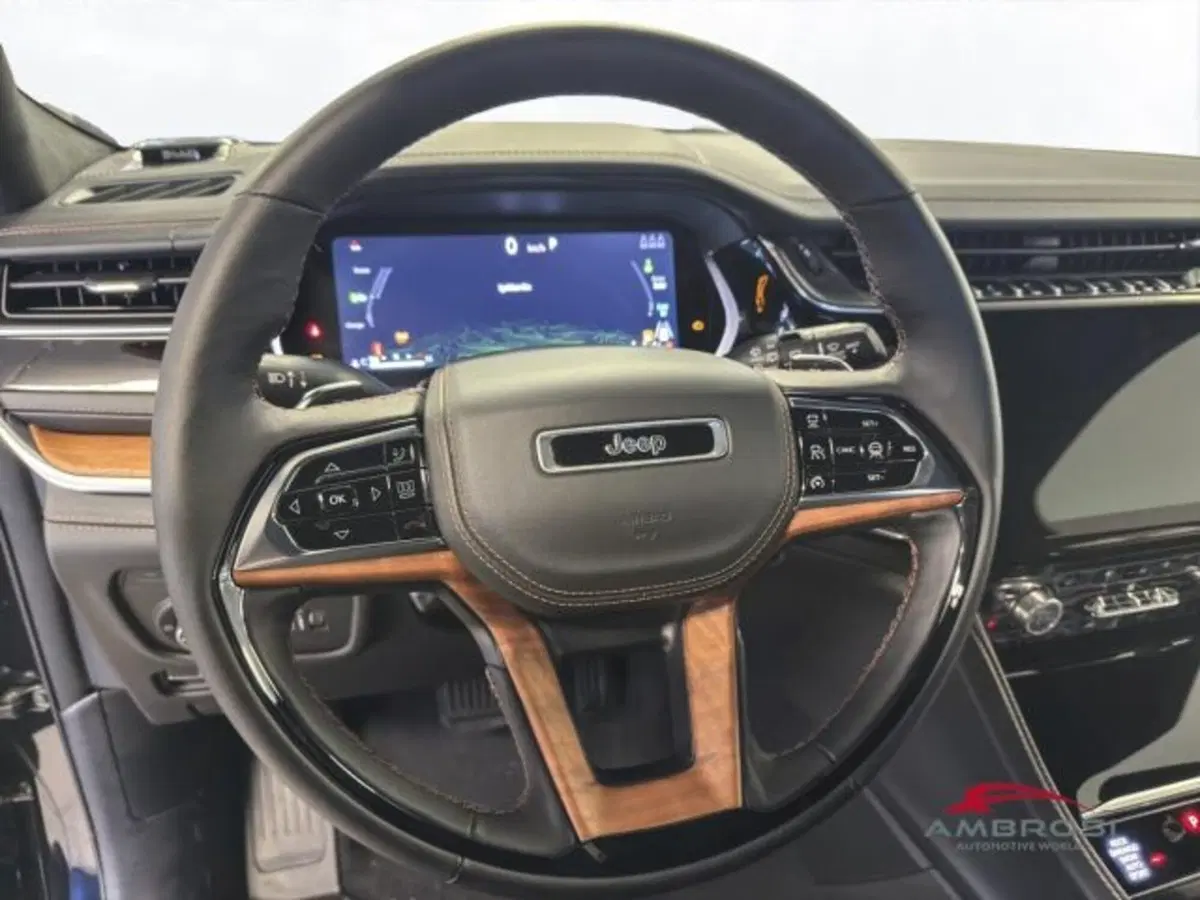 Jeep Grand Cherokee nuova a Perugia (13)