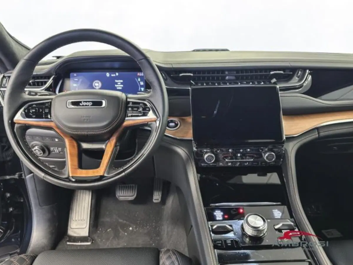 Jeep Grand Cherokee nuova a Perugia (14)