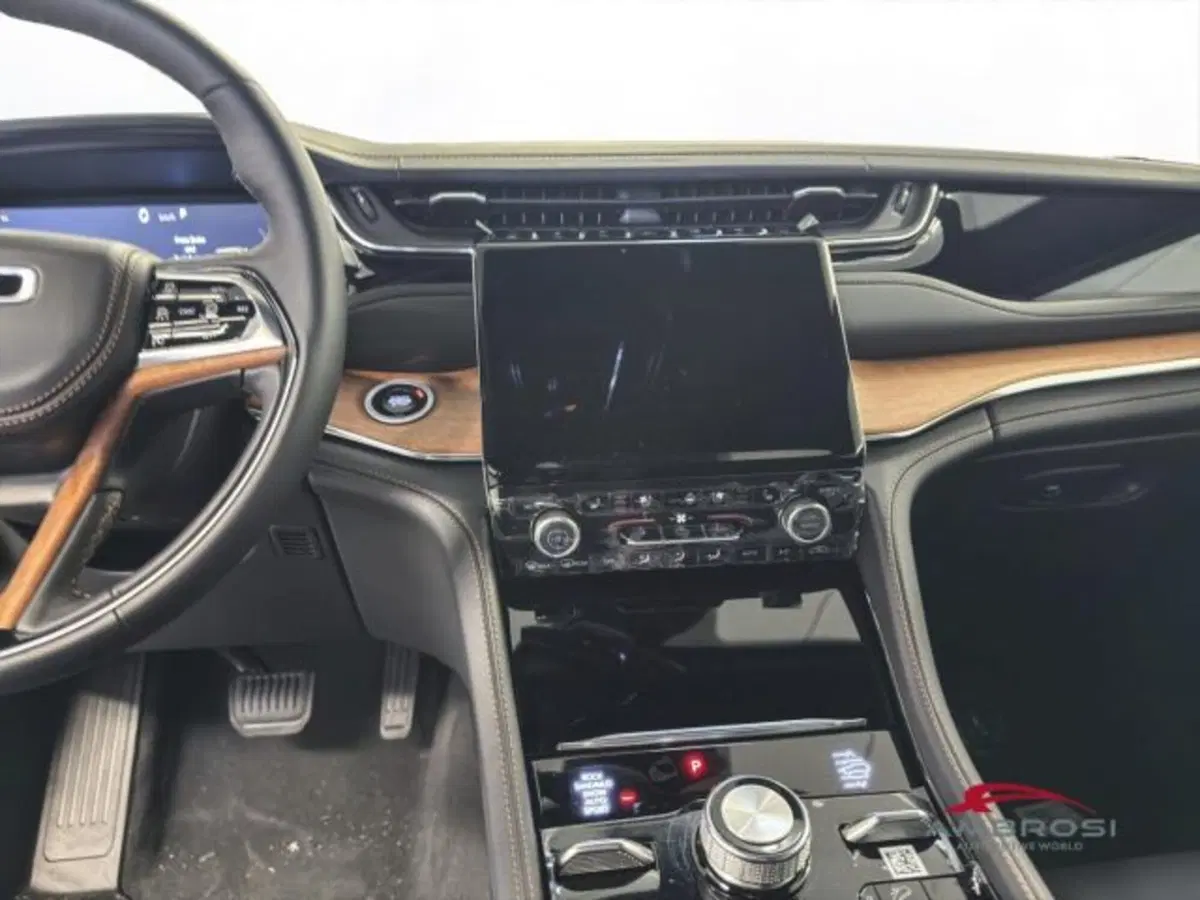 Jeep Grand Cherokee nuova a Perugia (15)