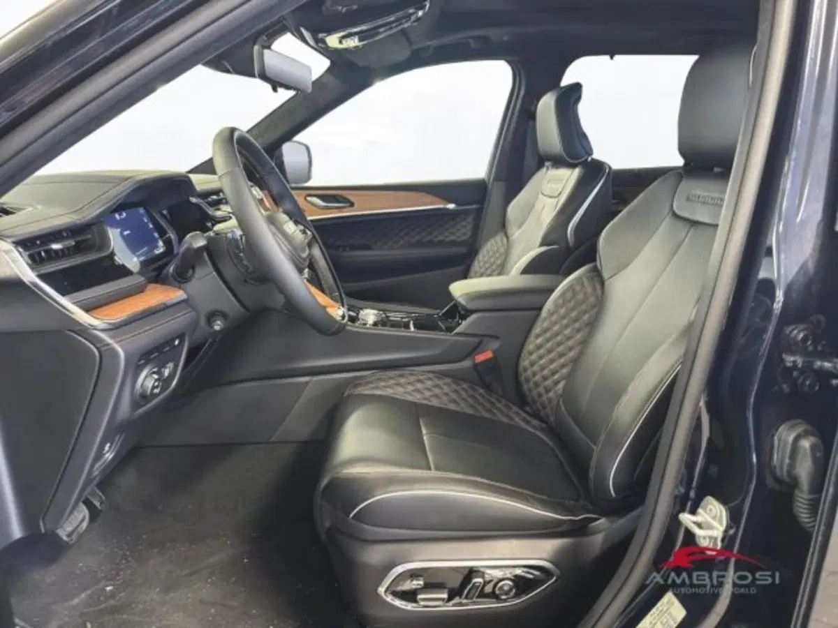 Jeep Grand Cherokee nuova a Perugia (9)